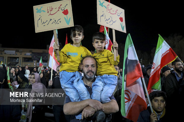 دختران جان فدای ایران در شهرکرد