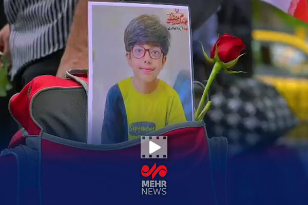 تصاویری از خانواده شهدای مظلوم میناب در پناه امام رئوف