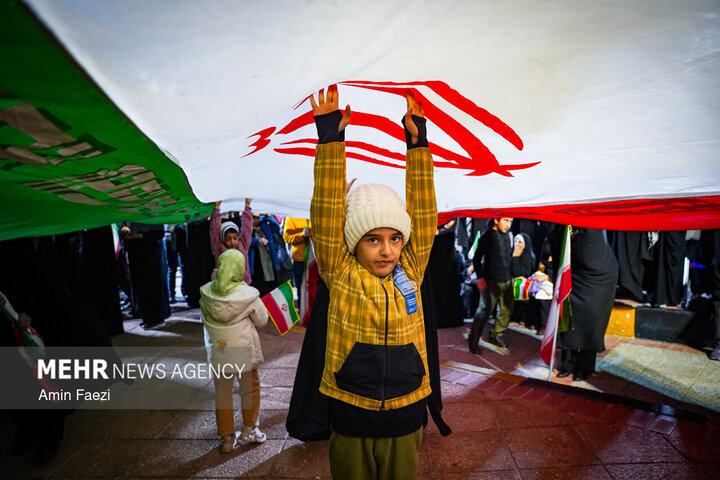 اجتماع پرشور مردم شیراز در خیابان معالی آباد