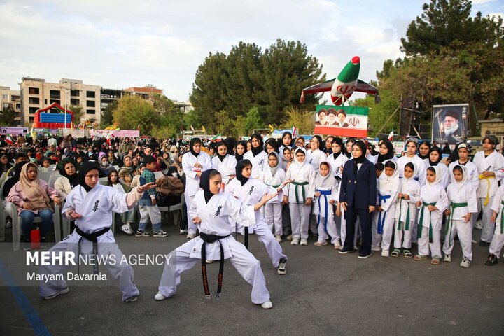اجتماع بزرگ دختران ایران در بجنورد
