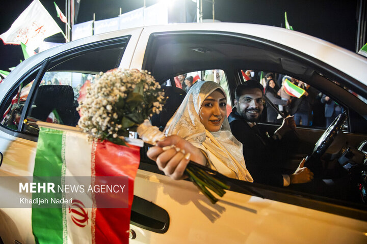 اجتماع شبانه مردم اصفهان در بیعت با رهبر انقلاب