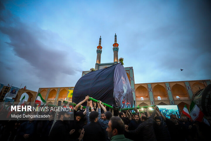 اجتماع و نخل برداری یزدی ها در اربعین شهادت قائد امت