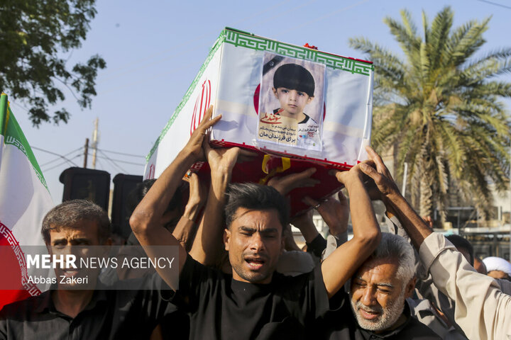 تشییع و تدفین آخرین شهید دانش آموز میناب
