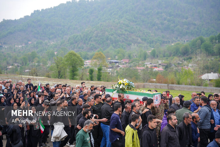 تشییع شهید علی غلامی در روستای آلیان فومن