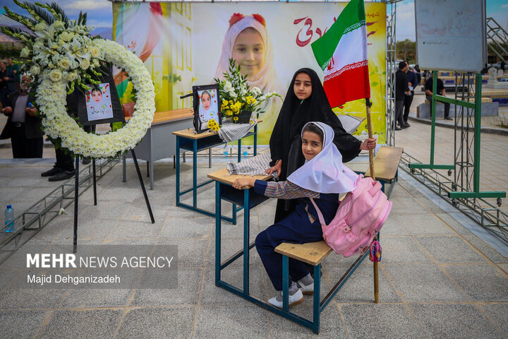 تشییع پیکر مطهر شهیده دانش‌آموز «تیارا صادقی» در یزد