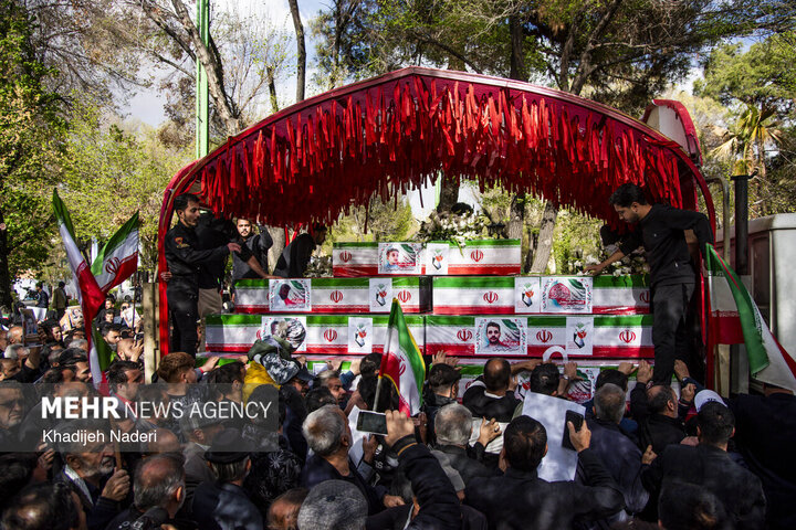 تشییع ۲۷شهید جنگ رمضان در اصفهان