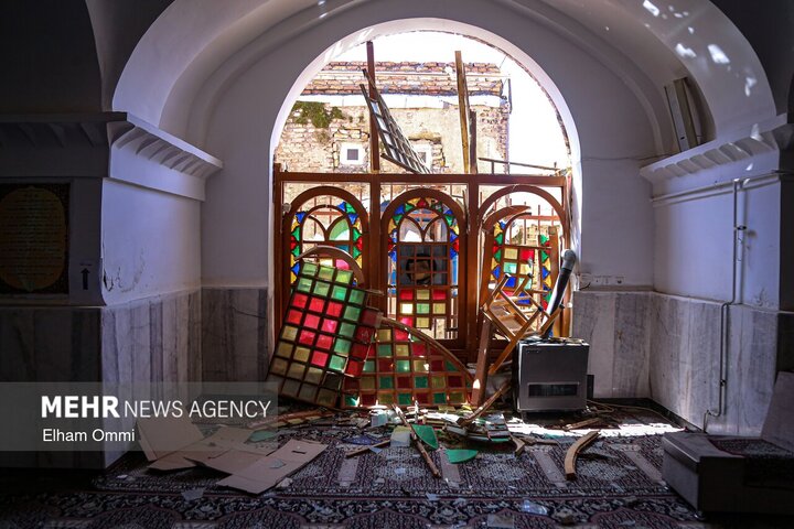 مسجد و امامزاده پیرعمر سنندج زیر آوار تخریب جنگ رمضان