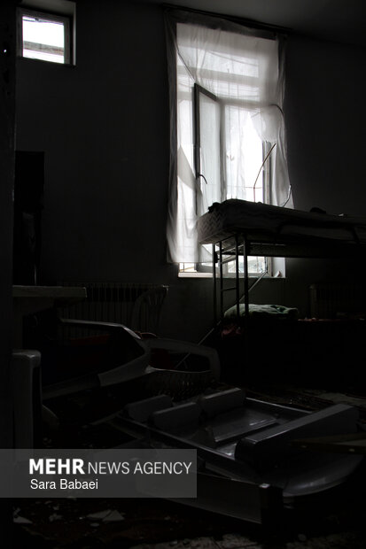 آثار حمله آمریکایی-صهیونیستی به خوابگاه هنرستان روانسر