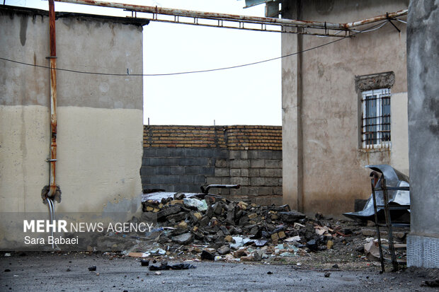 آثار حمله آمریکایی-صهیونیستی به خوابگاه هنرستان روانسر