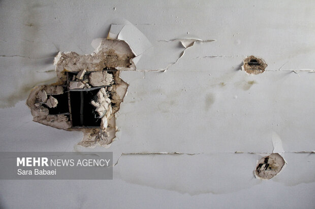 آثار حمله آمریکایی-صهیونیستی به خوابگاه هنرستان روانسر