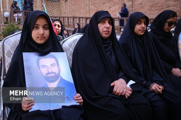 آئین دختران جانفدای کردستان
