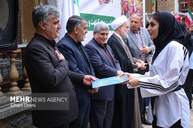 آئین دختران جانفدای کردستان