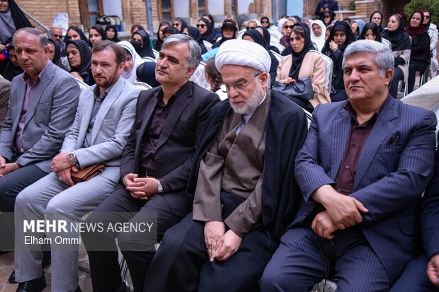 آئین دختران جانفدای کردستان