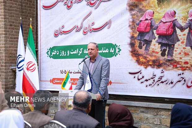 آئین دختران جانفدای کردستان