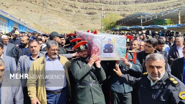 تشییع پیکر مطهر شهید استوار یکم «میلاد مرادی‌تبار» در گلزار شهدای خرم‌آباد