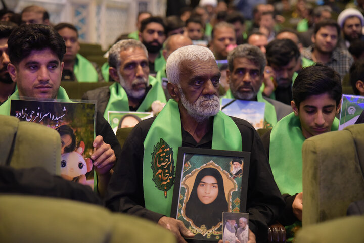 مراسم گرامیداشت شهدای میناب در حرم رضوی