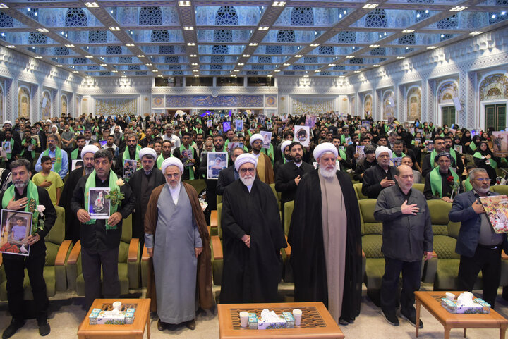 مراسم گرامیداشت شهدای میناب در حرم رضوی