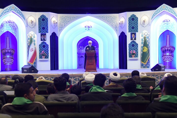 مراسم گرامیداشت شهدای میناب در حرم رضوی