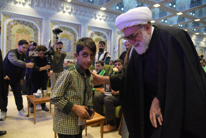 مراسم گرامیداشت شهدای میناب در حرم رضوی