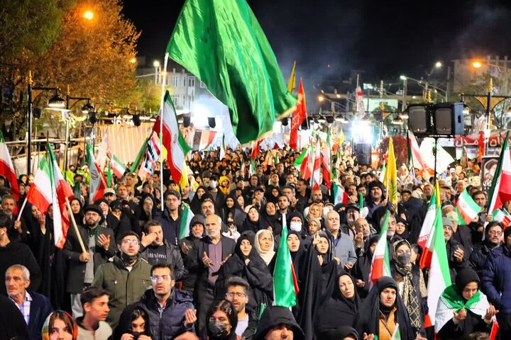 خروش مردم خمین در شب پنجاه و سوم بیعت با رهبر معظم انقلاب