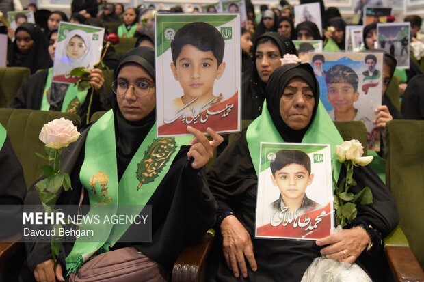 گرامیداشت شهدای میناب در حرم امام رضا(ع)