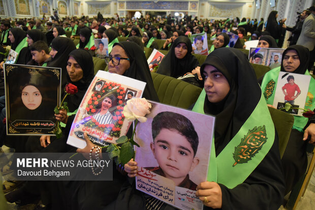 گرامیداشت شهدای میناب در حرم امام رضا(ع)