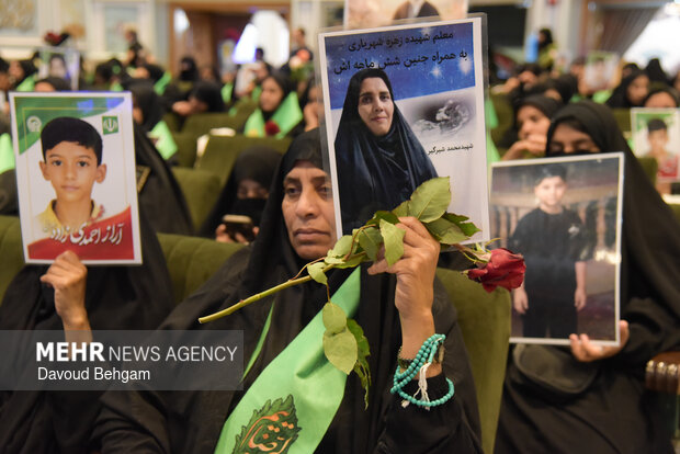 گرامیداشت شهدای میناب در حرم امام رضا(ع)