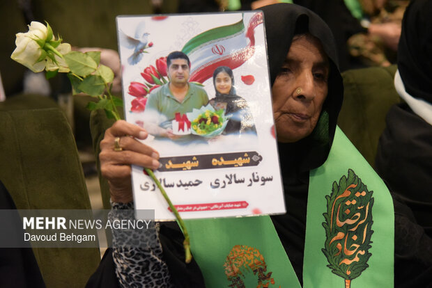 گرامیداشت شهدای میناب در حرم امام رضا(ع)