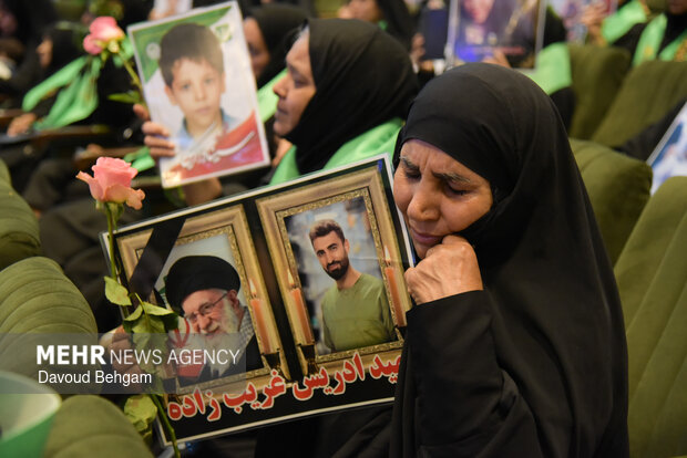 گرامیداشت شهدای میناب در حرم امام رضا(ع)