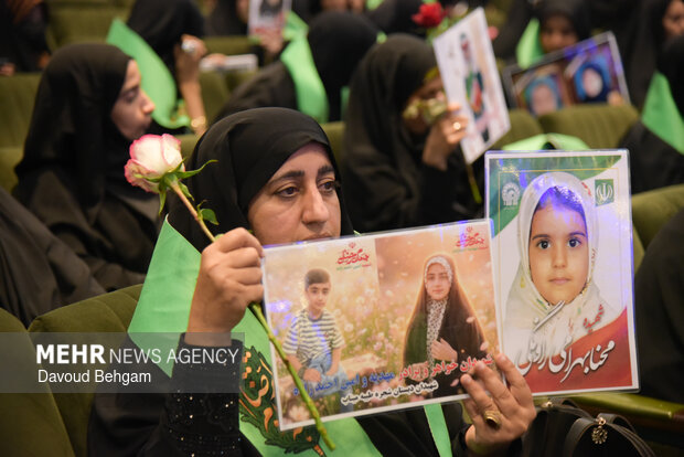 گرامیداشت شهدای میناب در حرم امام رضا(ع)