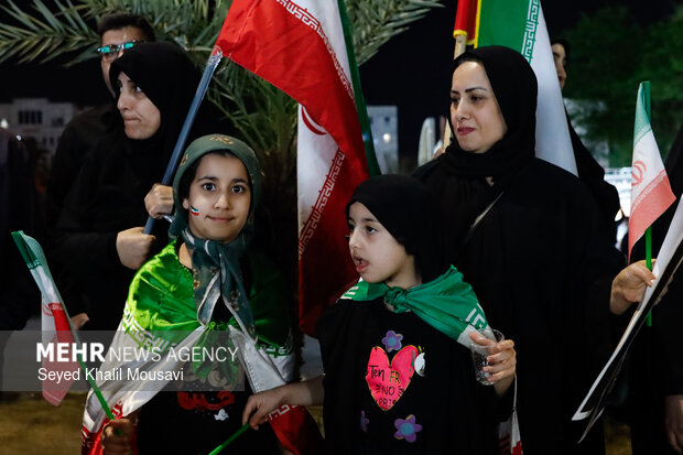 حضور عروس و داماد اهوازی در تجمع مردمی