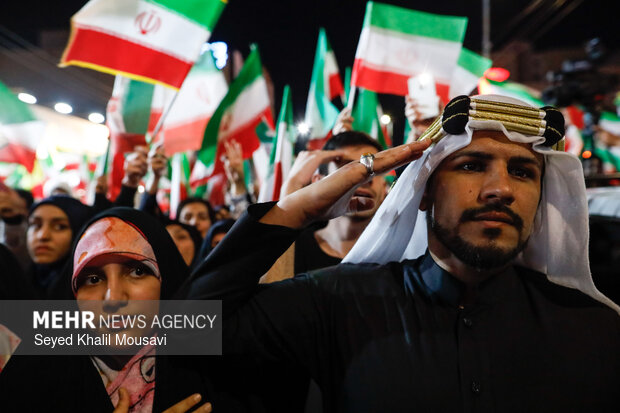 حضور عروس و داماد اهوازی در تجمع مردمی