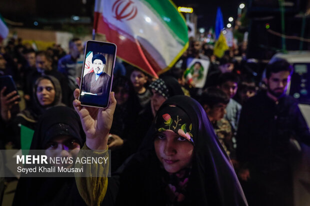 حضور عروس و داماد اهوازی در تجمع مردمی