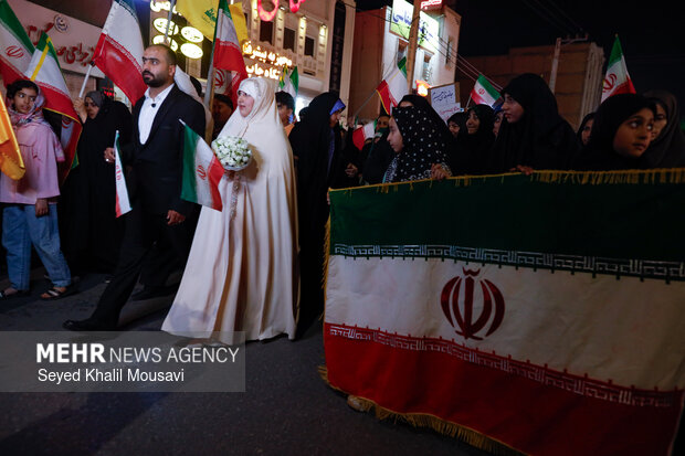 حضور عروس و داماد اهوازی در تجمع مردمی