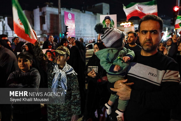 حضور عروس و داماد اهوازی در تجمع مردمی