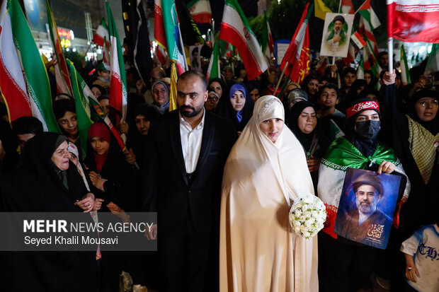 حضور عروس و داماد اهوازی در تجمع مردمی