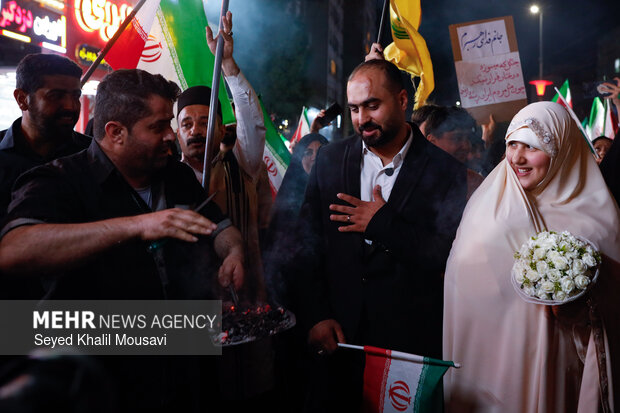 حضور عروس و داماد اهوازی در تجمع مردمی