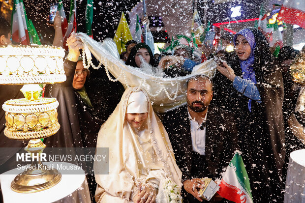 حضور عروس و داماد اهوازی در تجمع مردمی