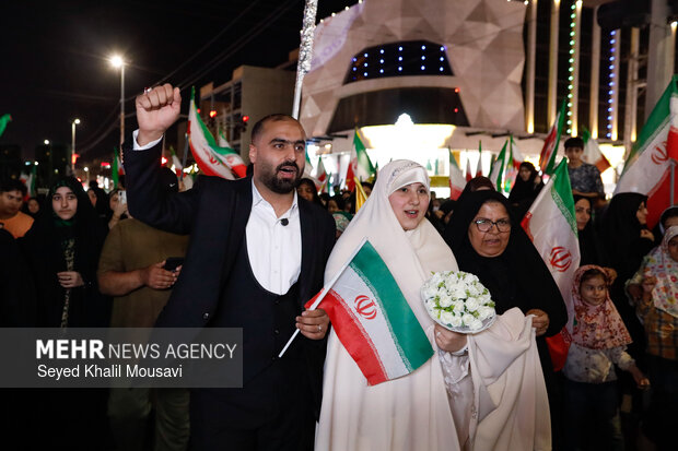 حضور عروس و داماد اهوازی در تجمع مردمی