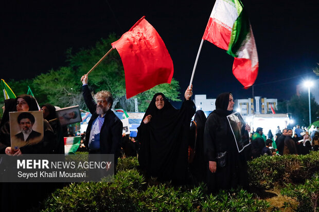 حضور عروس و داماد اهوازی در تجمع مردمی