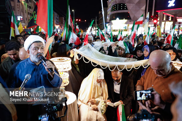 حضور عروس و داماد اهوازی در تجمع مردمی