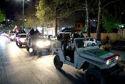 رژه خودرویی دختران جان‌فدا در همدان