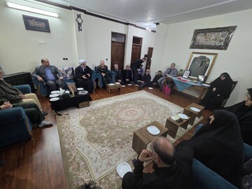 آیت‌الله رمضانی با خانواده سردار شهید کمیل مطیع‌دوست دیدار کرد