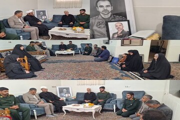 فرماندار معمولان با خانواده شهید «جواد پرویزی» دیدار کرد