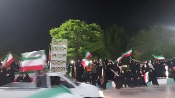 طنین «سلام فرمانده» در یزد؛ تجدید پیمان مردم شاهدیه با رهبر انقلاب