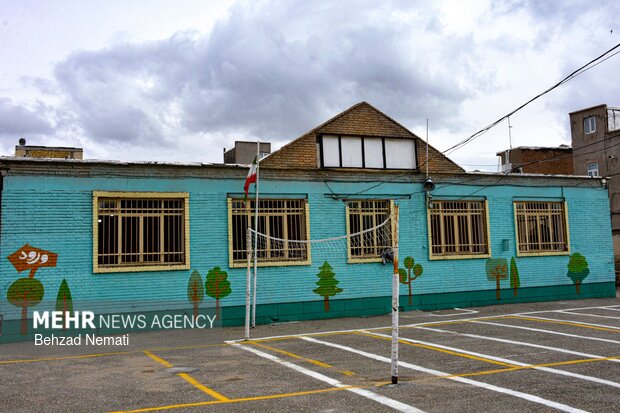 تخریب مراکز آموزشی دیواندره در جنگ رمضان