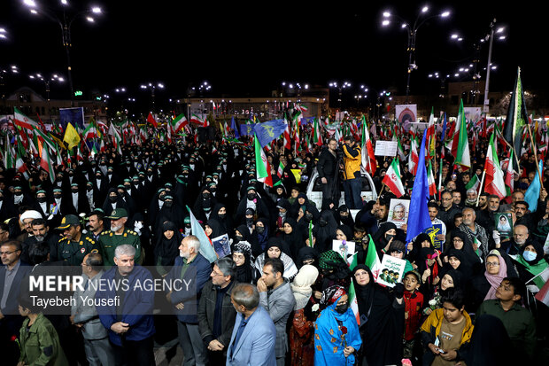 اجتماع شبانه مردم همدان