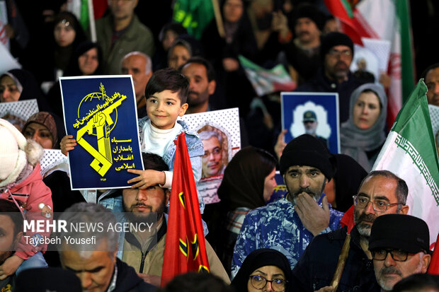 اجتماع شبانه مردم همدان