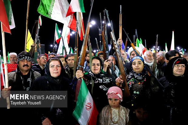 اجتماع شبانه مردم همدان