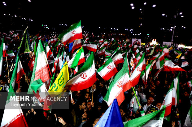 اجتماع شبانه مردم همدان